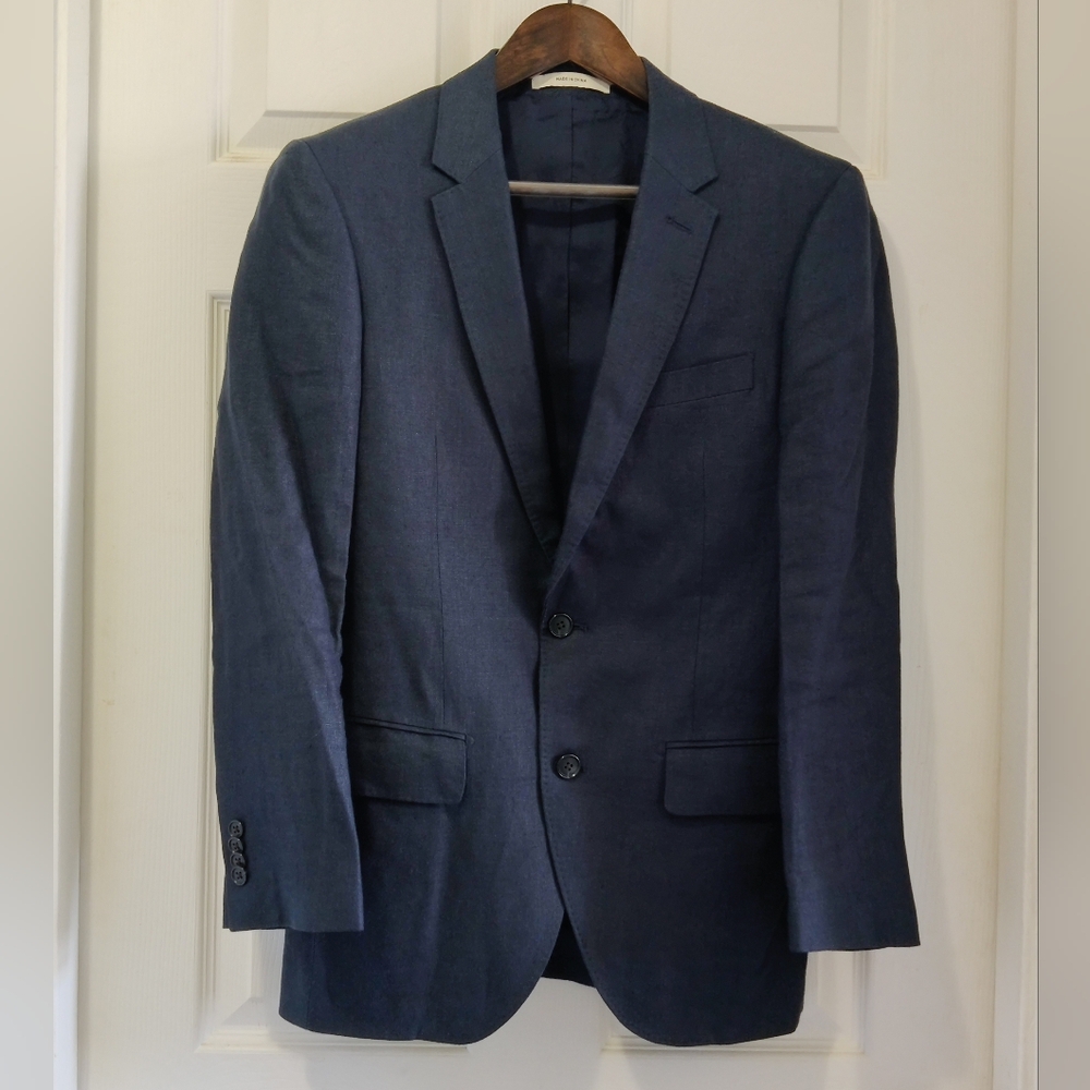 Club Monaco, men's size 36S Navy Blue Linen Suit